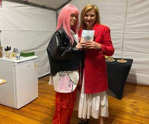 Aldona Wleklak promowała trzecią część Sagi niewoli w Wielkopolsce. Kto przyszedł jej pogratulować?