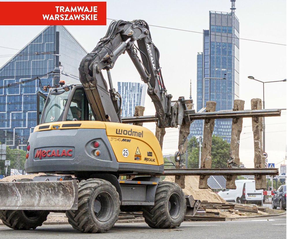Niezwykły tramwajowy remont na placu Zawiszy w Warszawie. „Puzzle” z betonu