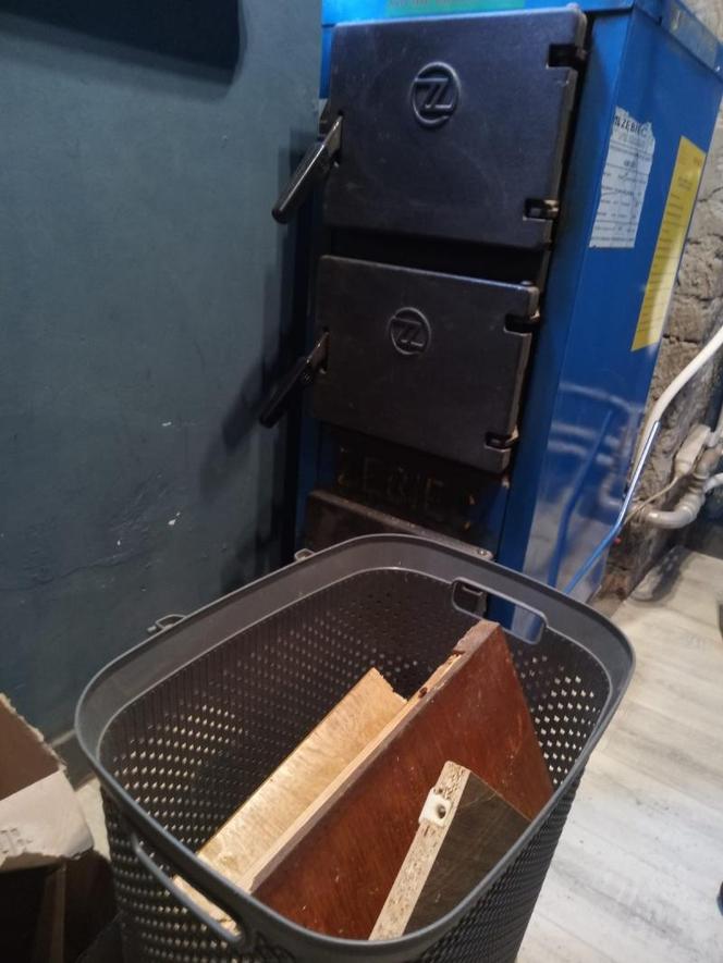 Rośnie świadomość ludzi, ale sypią się też mandaty. Straż miejska w Radomiu kontroluje co jest spalane w radomskich piecach