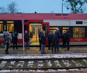 Dodatkowe pociągi ruszyły z Torunia do Czernikowa