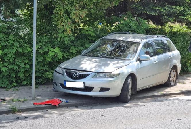 Wypadek ferrari w Piotrkowie Trybunalskim! Superauto rozbite na ul Wyzwolenia [ZDJĘCIA]
