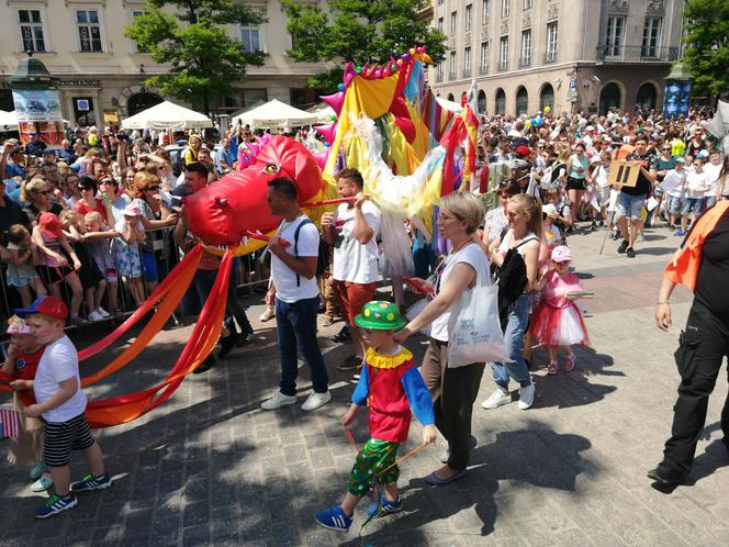 Parada Smoków odbyła się pod hasłem "W 40 smoków dookoła świata"