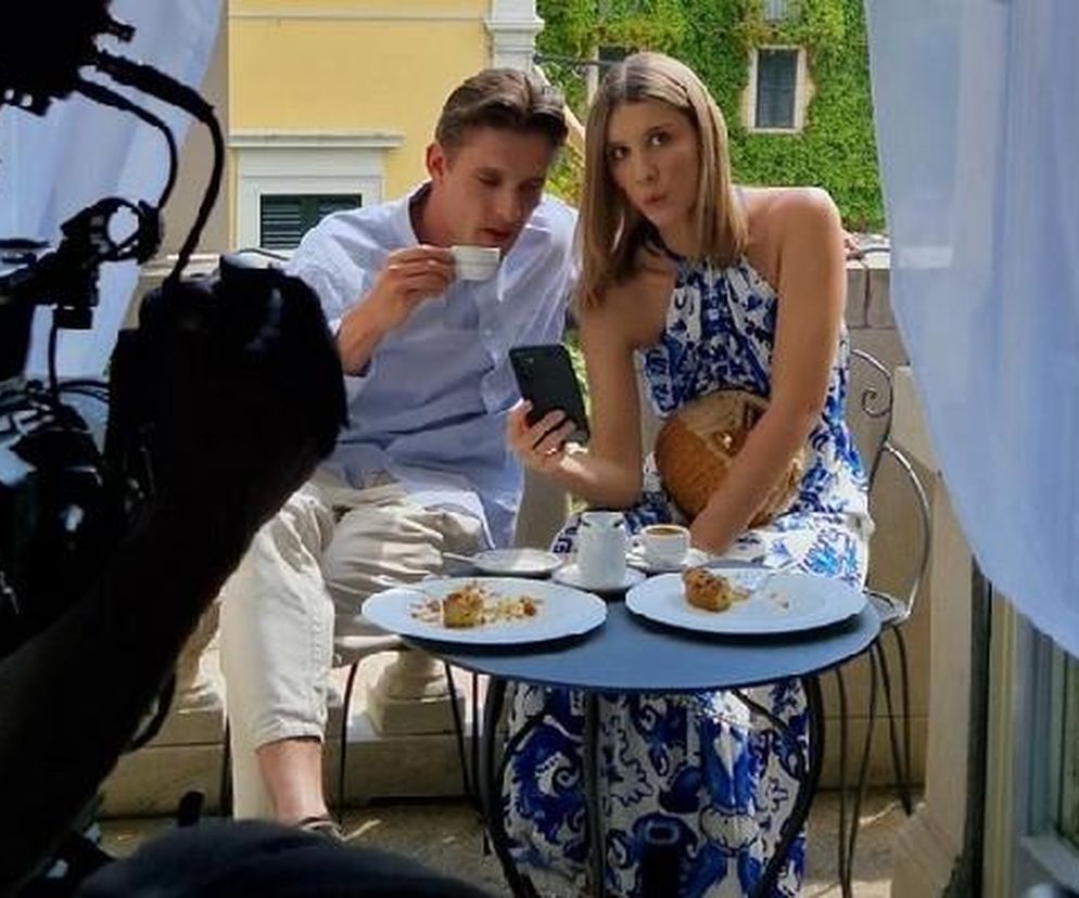 Pierwsza miłość. Kamila (Magdalena Wieczorek), Oskar (Filip Gurłacz)