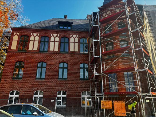 Państwowa Szkoła Muzyczna w Szczecinku po remoncie elewacji i wymianie okien