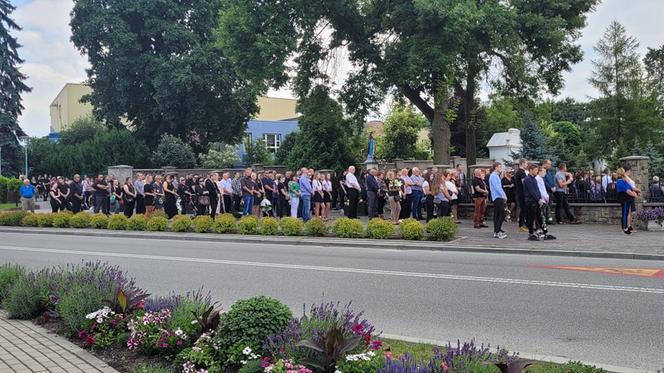 Pogrzeb ofiar zabójstwa w Borowcach. Gianni pożegnał swoich bliskich [ZDJĘCIA]