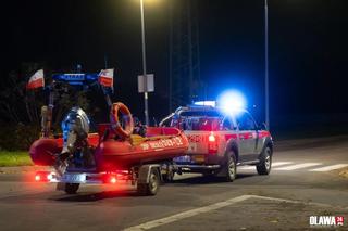 Człowiek stał na barierce i wpadł do Odry