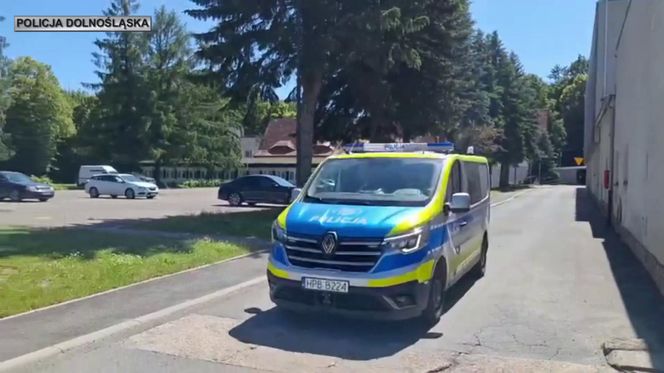 Jelenia Góra. 51-latka uciekła po uwięzieniu w pustostanie. Była wielokrotnie bita przez 40-latka.