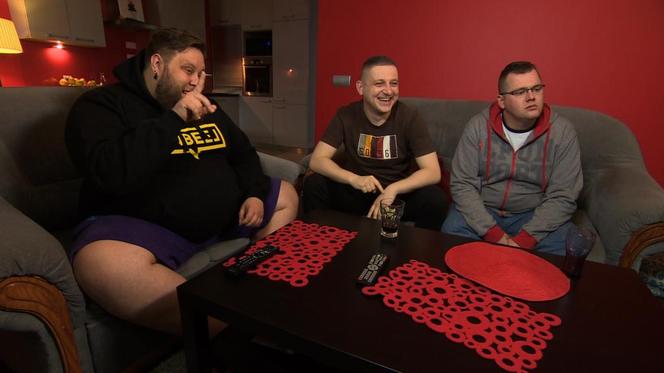 Uczestnik Gogglebox. Przed telewizorem przeszedł spektakularną przemianę. Trudno uwierzyć, że to on