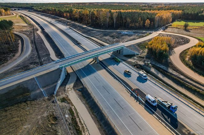 18 grudnia GDDKiA oddała  do ruchu ostatni z trzech odcinków autostrady A2 Mińsk Mazowiecki – Siedlce, pomiędzy węzłami Groszki i Siedlce Zachód