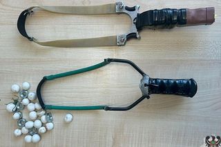 Makabryczna zabawa na osiedlu. Mężczyzna strzelał do gołębi nakrętkami od śrub