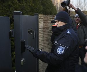 Policjanci pojawili o świcie przed domem Zbiginewa Ziobro w Jeruzalu (woj. łódzkie). Mieli doprowadzić go na przesłuchanie przed sejmową komisję śledczą ds. Pegasusa. Polityka nie było na miejscu