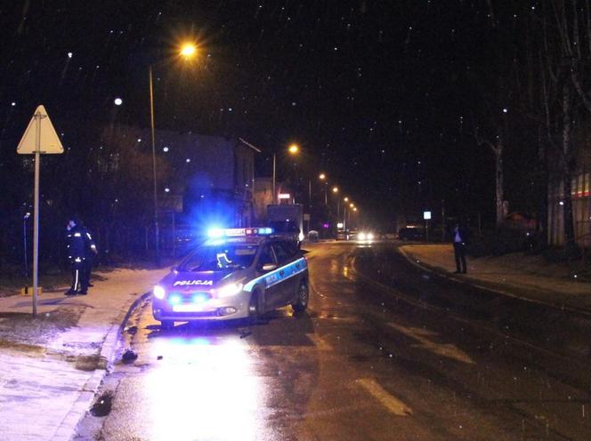 40-latek biegał po ulicy z nożem. Policjanci oddali strzały ostrzegawcze [ZDJĘCIA]