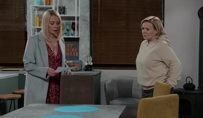 Pierwsza miłość, odcinek 3839. Emilka (Anna Ilczuk), Marysia (Aneta Zając) 