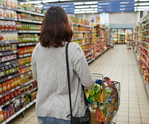 Nowa metoda złodziei! Okradają sklepy z kalkulatorem w ręku