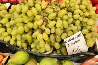 Winogrona na łódzkich targowiskach i w marketach. Sprawdź, ile kosztują [ZDJĘCIA]
