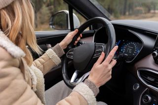 Zarabiasz średnią krajową? Tyle miesięcy musisz odkładać na auto w regionie