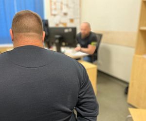 Tragedia w centrum Łodzi. 33-latek nie żyje po brutalnym ataku na Piotrkowskiej. Sprawcy usłyszeli zarzuty