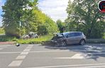 Peugeot i nissan roztrzaskane na drodze. Dramatyczny wypadek pod Sochaczewem 