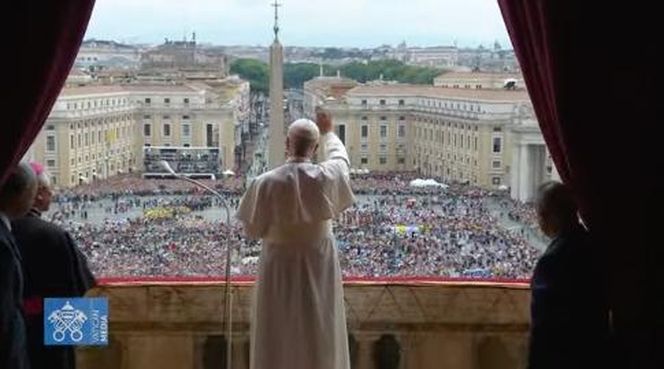 Leon XIV podczas modlitwy Regina Caeli zaapelował o modlitwę o powołania i odwagę dla młodych ludzi