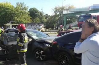 Samochodowe domino na al. Krakowskiej w Raszynie. Samochody wpadały na siebie jeden za drugim