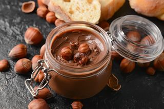 Zamiast kupować, zrób domową. Wegańska nutella jest pyszna, zdrowa i niedroga 
