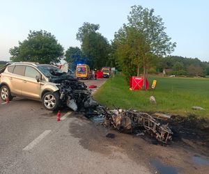 Zderzenie osobówki z motocyklem. Dwie osoby nie żyją.