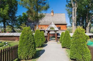 Ta małopolska wieś zachwyca wyjątkowym zabytkiem z listy UNESCO. Kiedyś należała do króla