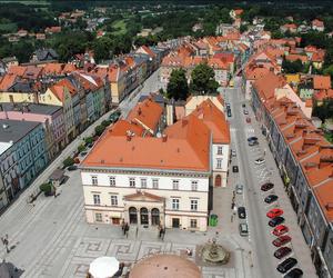 To miasto jest najstarsze w Polsce. Znajduje się w województwie dolnośląskim