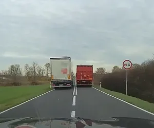 O włos od tragedii! Ciężarówka jechała na czołówkę z osobówką Jeden i drugi powinien stracić prawo jazdy