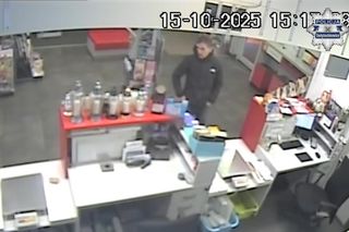 Zuchwała kradzież na poczcie w Świętochłowicach. Policja publikuje wizerunek mężczyzny