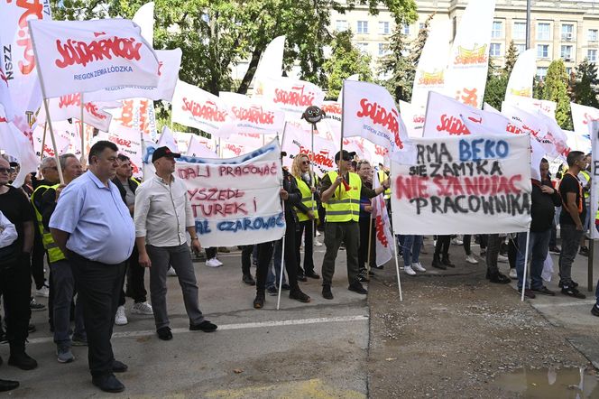 Protest pracowników pod ambasadą Turcji