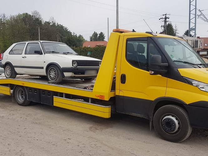 30-letnim golfem pędził 180/h 