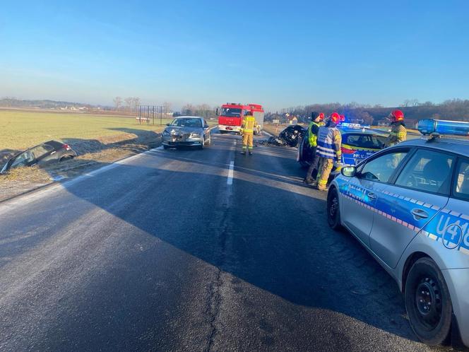 Wypadek trzech samochodów na DW 434 Gostyń-Kunowo. Sprawczyni była po alkoholu 