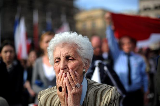 Rekordowa KRADZIEŻ metodą na wnuczka! 77-letnia kobieta okradziona na 370 tys. zł!