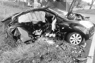 47-latek huknął w osobówkę i zginął! Ogromne zniszczenia. Śmiertelny wypadek na DK 46