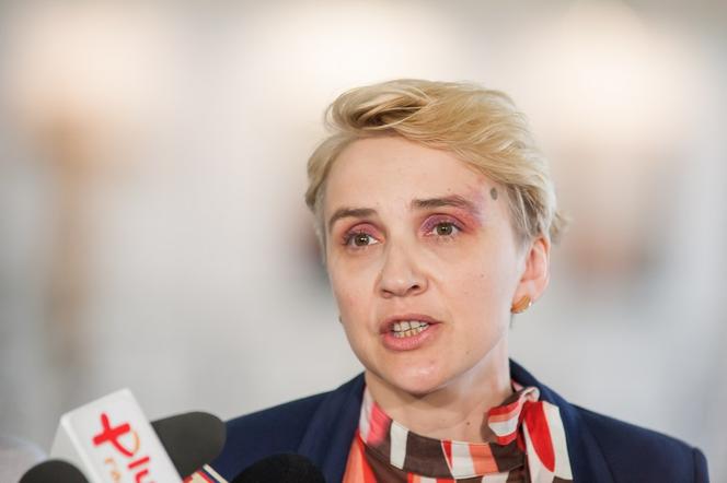 Marta Lempart czule przytula Joannę Scheuring-Wielgus