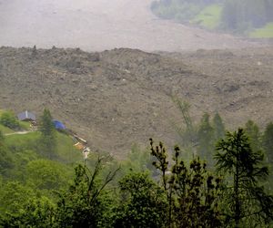 Szwajcaria. Kamienna lawina pogrzebała alpejską wioskę, gdy oderwał się ogromny fragment lodowca