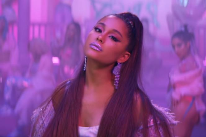 7 RINGS Ariany Grande nawiązuje do piosenki sprzed lat. Podobieństwo jest uderzające!