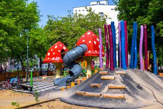 Plac zabaw inspirowany Alicją w krainie czarów