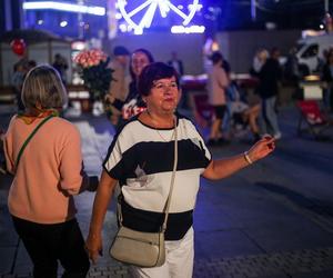 Roztańczony Wyspiański: Tłum szalał na placu przed Teatrem Śląskim w sercu Katowic