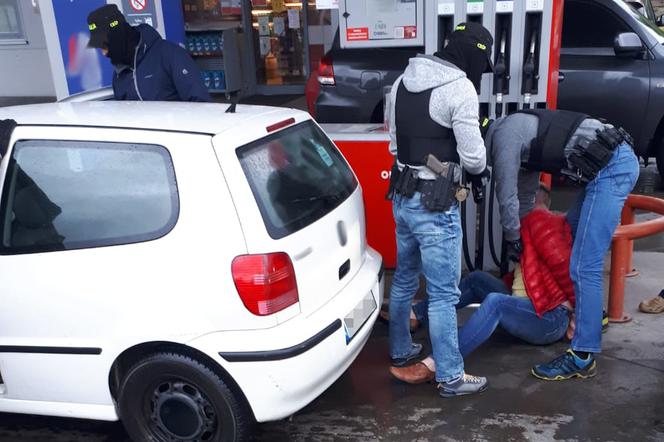 WPADŁ gang hakerów! Rozsyłali fałszywe alarmy bombowe, oszukiwali na grube miliony!