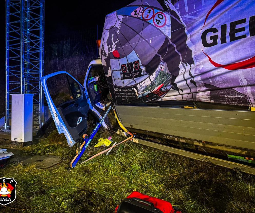 Obywatel Ukrainy w ciężkim stanie po zderzeniu na autostradzie