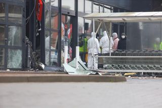   Napad na bankomat w Suszu. Wybuch uszkodził wejście do sklepu obok