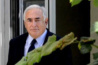 Francja: Dominik Strauss-Kahn zbiorowym gwałcicielem?