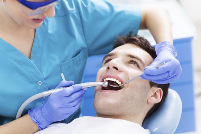 Ubytki w zębach: przyczyny i rodzaje, leczenie