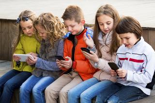 Dostęp do social media nie dla dzieci? Rodzice popierają zmiany