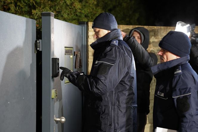 Policjanci pod domem Zbigniewa Ziobry