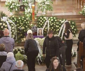 Tłumy na pogrzebie tragicznie zmarłej Mai. Kościół w Działdowie wypełniony po brzegi