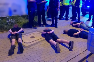 Katowice: Pseudokibice wjechali autem w grupę policjantów!