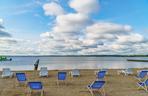 Darmowe leżaki i hamaki na plaży miejskiej w Giżycku. Zobacz zdjęcia